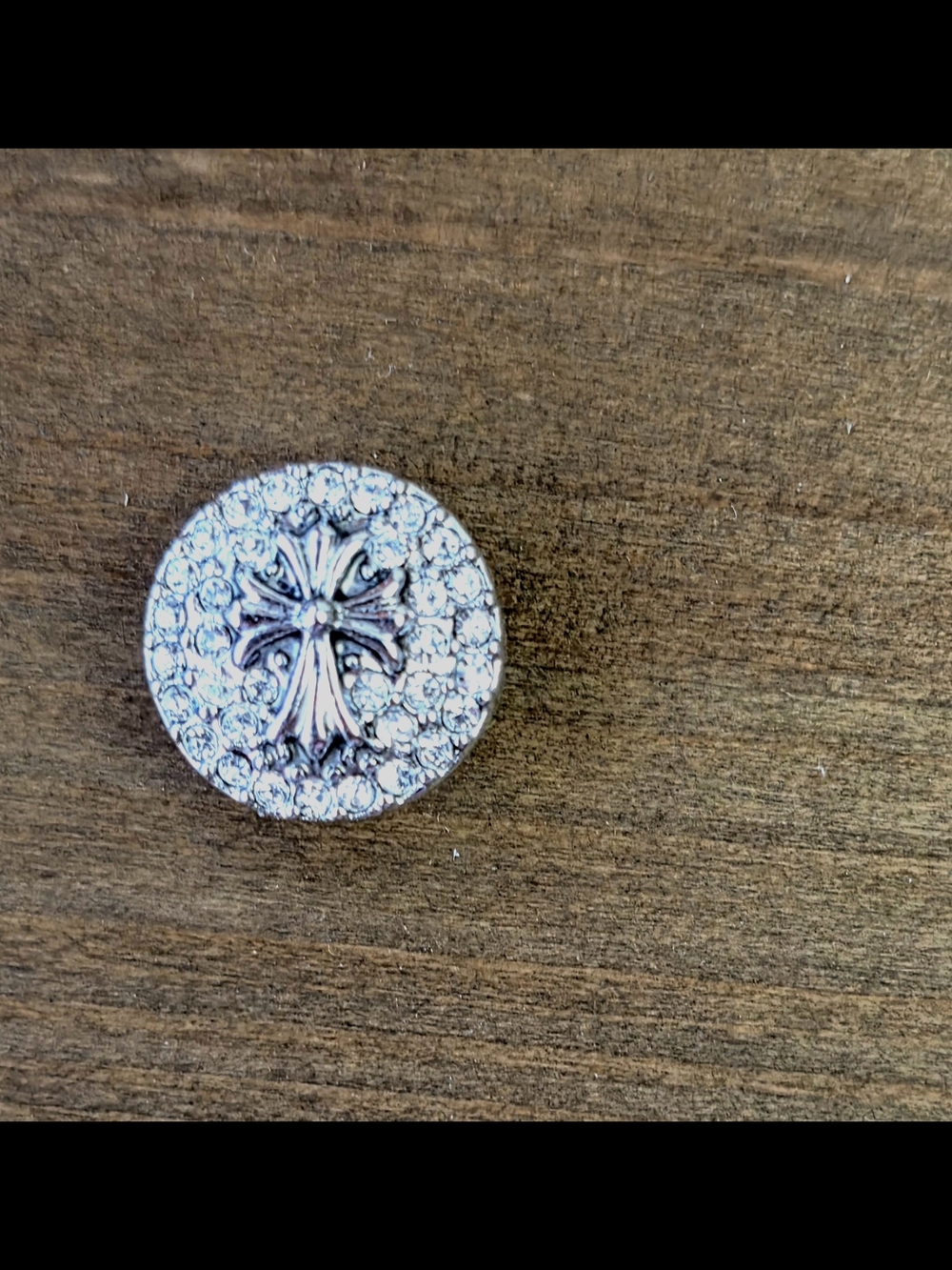 Magnolia & Vine Silver Crystal Cross Accent 18mm Snap